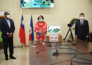 100 000 masques et sept caméras thermiques : don de Taïwan au Ministère de la Santé publique