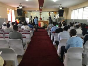 L'assistance à la chapelle du collège Canado-haïtien