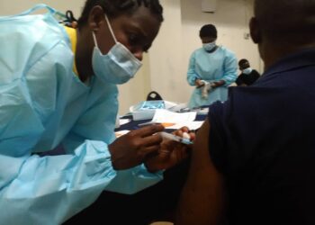 Covid-19: des employés du groupe Le Nouvelliste reçoivent leur première dose de vaccin