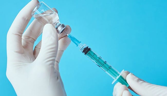 Vaccin anti-covid-19, le grand remède qui fait débat