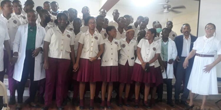 Campagne de sensibilisation  sur la grossesse précoce au Collège Canado Haïtien 