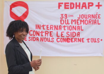 Marie-Rose Verneret, un porte-flambeau au 39e mémorial sida à la chandelle en Haïti