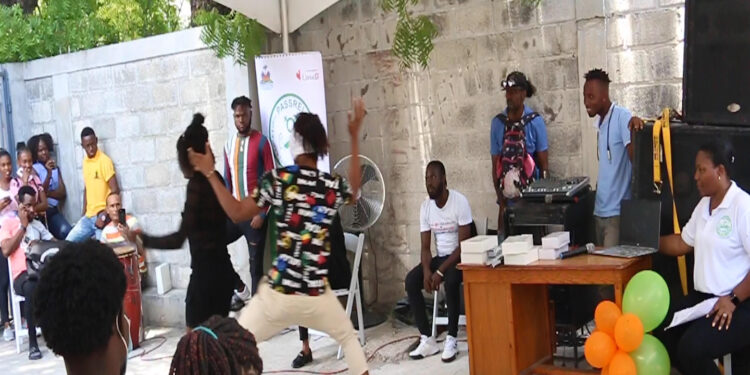 Théâtre sur la violence sexuelle à l’occasion de la Journée internationale de la jeunesse