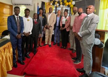 Louiny Fontal dans le costume du secrétaire général du RHJS