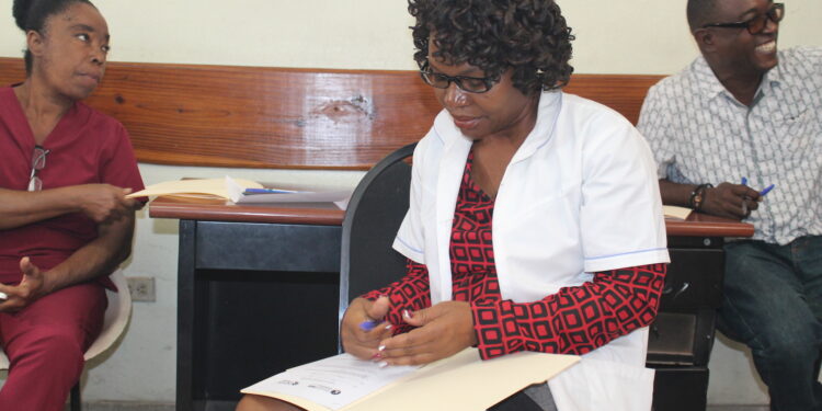 Amener sa femme à l’hôpital, une preuve d’engagement dans la santé de la famille