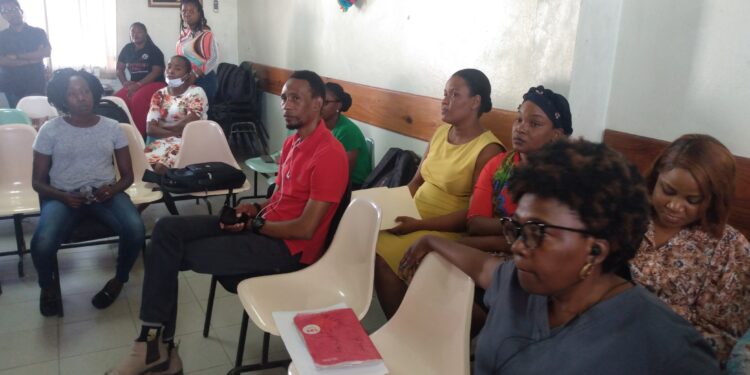 Jounen kolèk done Konesans Fanmi avèk doktè yo, mis yo nan Lopital Lapè