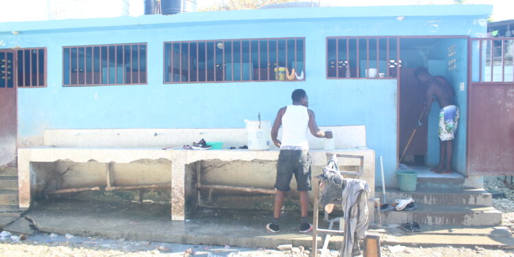 À bout de cette promiscuité vecteur de choléra