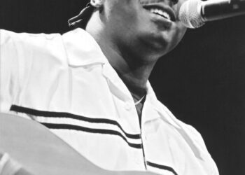 Jhon Steve Bruenasch révélé dans « Le chant du nouveau mental »