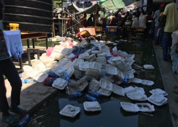 Allez à la selle au camp des déplacés du lycée Marie-Jeanne, une affaire compliquée