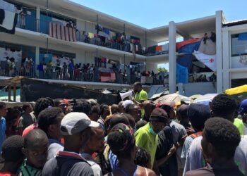 Allez à la selle au camp des déplacés du lycée Marie-Jeanne, une affaire compliquée