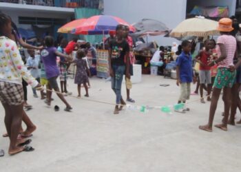 IDEJEN kreye yon bèl pretèks pou sansibilize 400 timoun sou lijyèn nan kan deplase lise Marie Jeanne