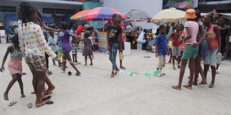 IDEJEN kreye yon bèl pretèks pou sansibilize 400 timoun sou lijyèn nan kan deplase lise Marie Jeanne