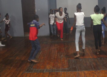 Rencontre avec Angy Desravines autour du lancement du projet « Teyat kwape vyolans »