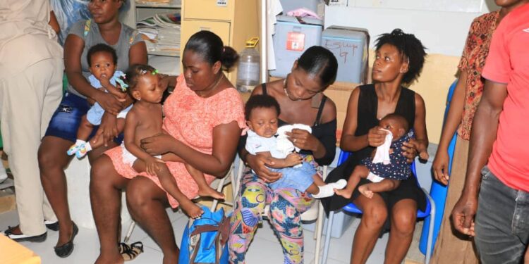 Visite au centre de vaccination de l’Hôpital Saint Antoine