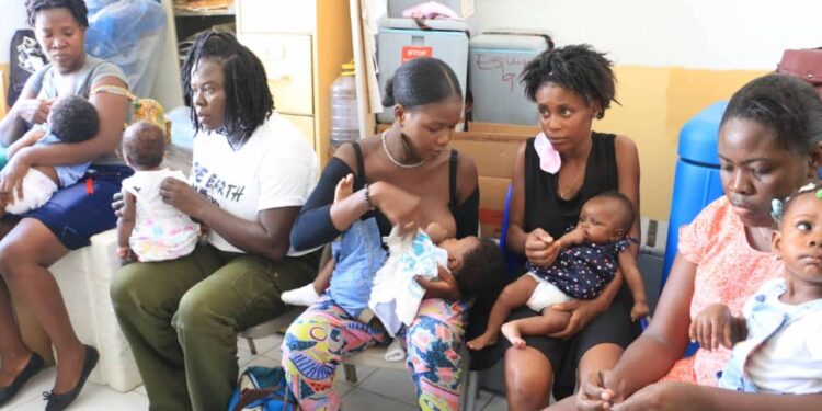 Visite au centre de vaccination de l’Hôpital Saint Antoine