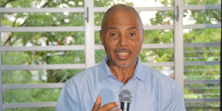 Claude Bernard Sérant, un écrivain-journaliste aux multiples chapeaux