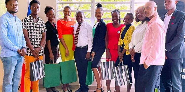 Le RHJS ouvre ses bras à Miss Teen Kiskeya