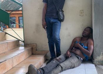 Une cérémonie de réouverture de l’Hôpital général dans le sang