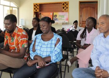 Inegalite pou nou jwenn swen sante: ki wòl medya yo ak jounalis yo?