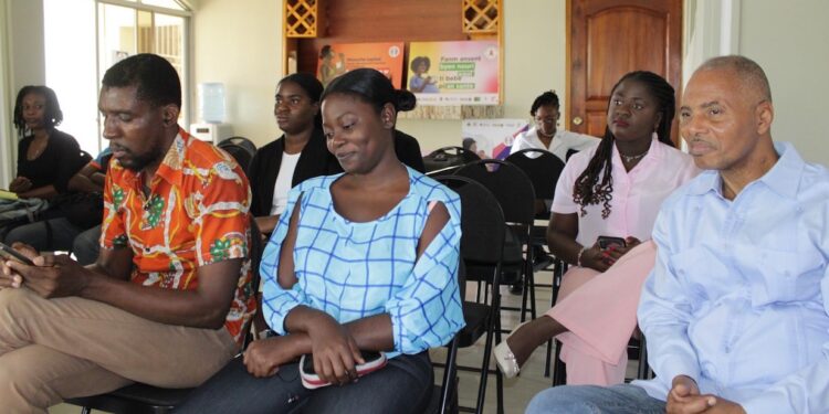 Inegalite pou nou jwenn swen sante: ki wòl medya yo ak jounalis yo?