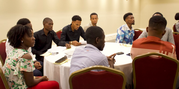 À hauteur d’espoir : trois étudiants haïtiens rêvent d’un pouvoir public au service du sens et de l’avenir