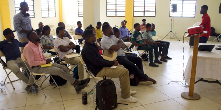 Hinche accueille une formation du RHJS pour renforcer la communication sur les bonnes pratiques WASH